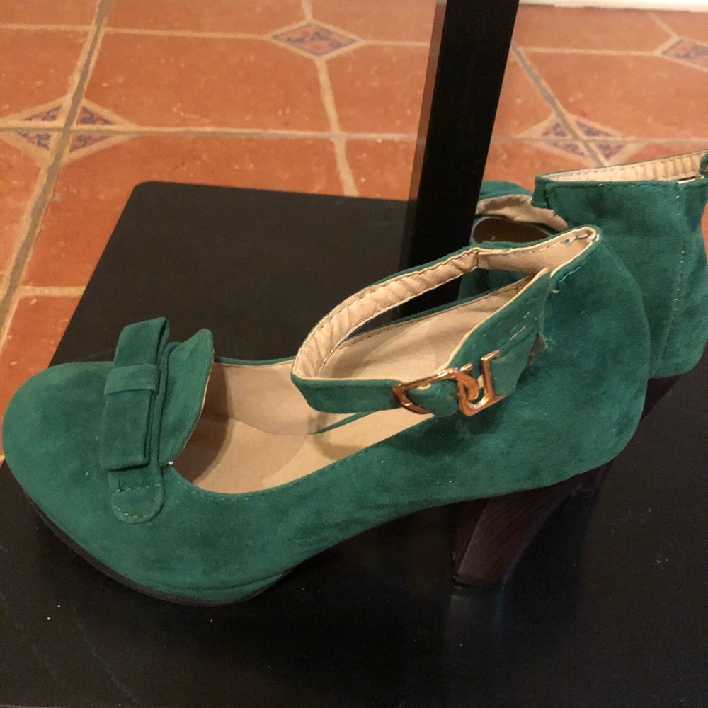 Shoes - Picture 4 of 4